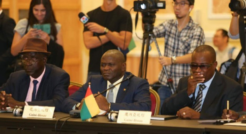 Embaixador da Guiné-Bissau, Malam Sambú, e a sua delegação