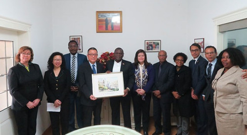 Visita de cortesia à Embaixada da Guiné-Bissau em Pequim