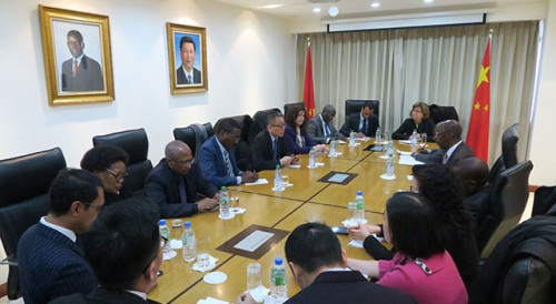 Visita de cortesia à Embaixada de Angola em Pequim