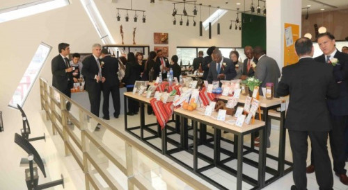 Guests tour through the ‘Portuguese-speaking Countries’ Food Products Exhibition Centre’
