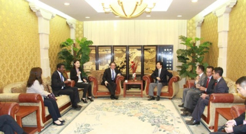 Fotografia com o Embaixador da China na Guiné-Bissau, Dr. Wang Hua