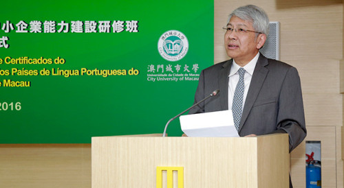 Reitor da Universidade da Cidade de Macau, Prof. Zhang Shuguang, a proferir discurso