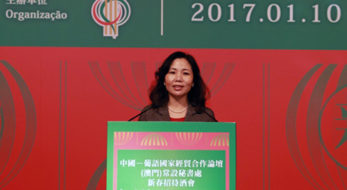 A Secretária-Geral do Fórum de Macau, Dra. Xu Yingzhen, proferindo o seu discurso