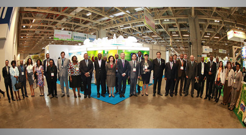 The delegation visited the Forum Macao stand