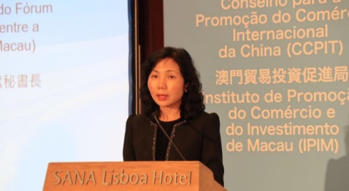 Secretária-Geral do Fórum de Macau, Dra. Xu Yingzhen, profere um discurso no Fórum