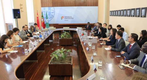 Visit to the Ministry of Economy in Portugalimage 5 of 6