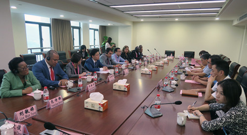Encontro entre a Delegação do Secretariado Permanente e representantes da Base Nacional de Pesca em Alto Mar de Zhoushan