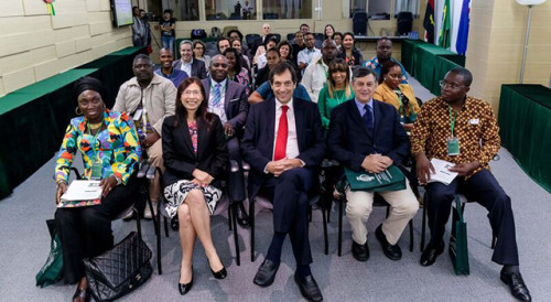 Visita dos participantes do Colóquio ao Fórum de Macau