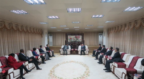 The Mayor of Qingdao, Meng Fanli, meets the delegation of the Permanent Secretariat of Forum Macao
