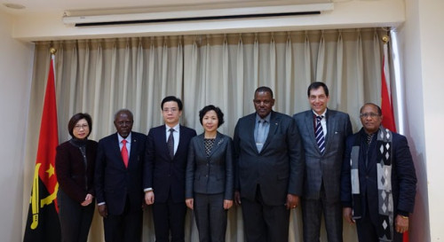 Encontro na Embaixada de Angola na China