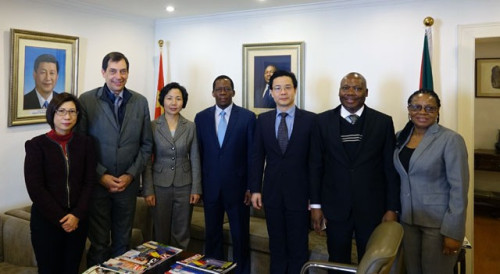 Encontro na Embaixada de Moçambique na China