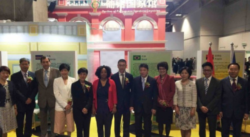 Group photo at the Portuguese-speaking Countries’ pavilion