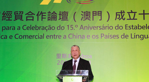 O Vice-Presidente da Conferência Consultiva Política do Povo Chinês, Dr. Edmund Ho Hau Wah, profere um discurso