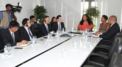 A Delegação do Fórum de Macau em troca de opiniões com a Presidente de Cabo Verde TradeInvest, Dra. Ana Barber