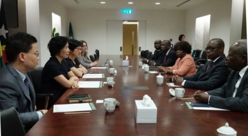 Novo Embaixador de Angola em Pequim visita Secretariado Permanente do Fórum de Macau