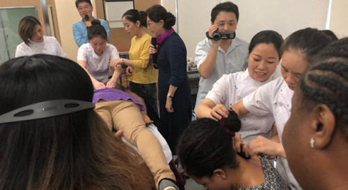 Seminar participants experience traditional Chinese medicine therapies
