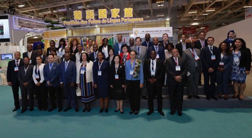 Representatives from the Permanent Secretariat of Forum Macao and Ambassadors to Beijing of the Portuguese-speaking Countries, visit the Portuguese-speaking Countries’ Pavilion at MIF