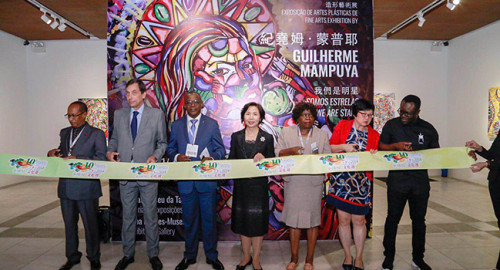 Cerimónia de inauguração da exposição do artista plástico de Angola