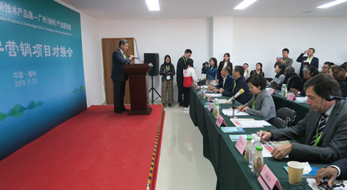 Members from Forum Macao’s delegation take part in business-matching session, and exchange opinions with representatives of industry