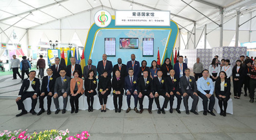 Group photo at the ‘Portuguese-speaking Countries’ Pavilion’