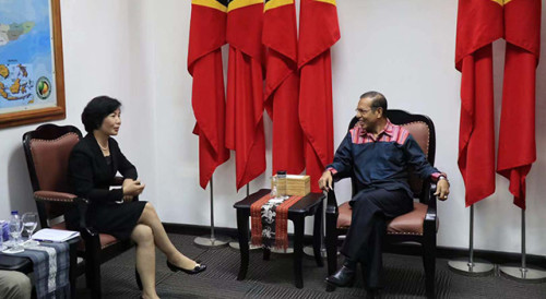 Intercâmbio entre o Primeiro-Ministro de Timor-Leste, Dr. Taur Matan Ruak, e a Secretária-Geral do Secretariado Permanente do Fórum de Macau, Dra. Xu Yingzhen