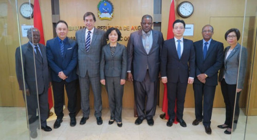 Meeting with the Chargé d’Affaires of Angola in China