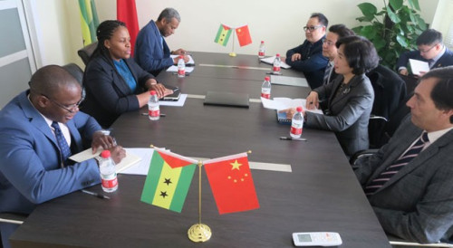 Encontro com a Embaixadora de São Tomé e Príncipe na China