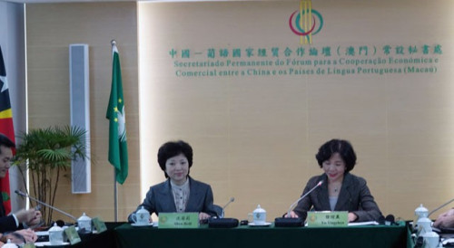 Commissioner Ms Shen Beili listens to Forum Macao’s briefing