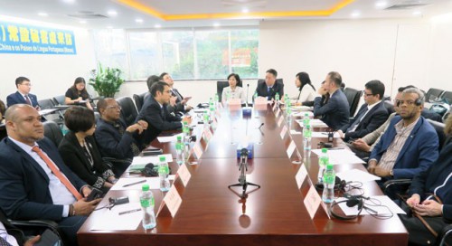 Secretariado Permanente do Fórum de Macau visitou instituição financeira para conhecer novos modelos de cooperação financeira