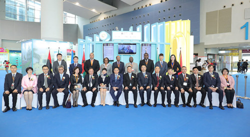 Group photo – guests of honour at the Portuguese-speaking Countries’ Pavilion