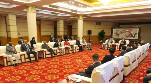 Vice-Governador da Província de Hubei, Dr. Cao Guangjing, recebeu a delegação do Secretariado Permanente do Fórum de Macau