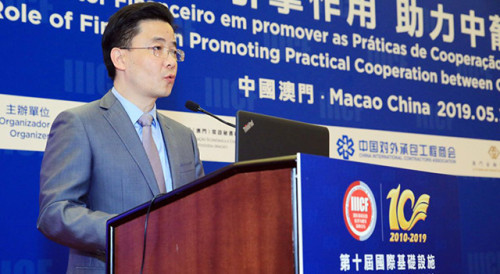 O Secretário-Geral Adjunto do Secretariado Permanente do Fórum de Macau, Dr. Ding Tian a profeir o discurso de boas vindas