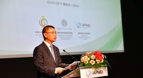 Director-Geral Adjunto do Gabinete de Ligação do Governo Popular Central na RAEM, Dr. Yao Jian, profere um discurso