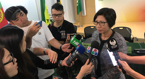 A Coordenadora do Gabinete de Apoio, Dr.ª Mok Iun Lei, em entrevista à comunicação social