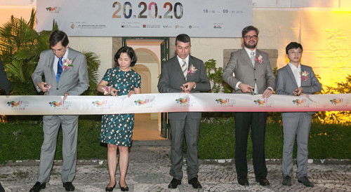 Cerimónia de inauguração da exposição dos artistas de Macau, presidida pelos convidados de honra