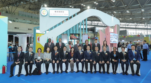  Group photograph at the Portuguese-speaking Countries’ Pavilion