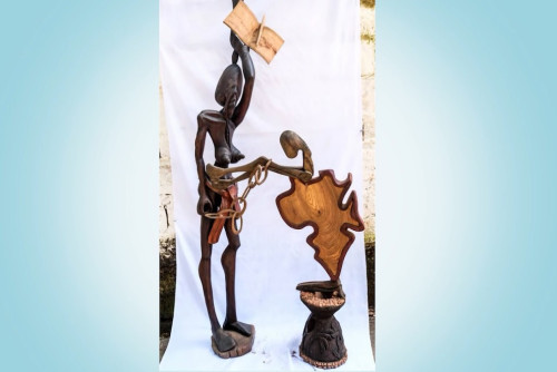 Guinea-Bissau: wood sculpture