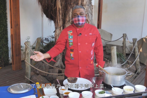 Ensino Culinário do prato de Caril de Frango com Leite de Côco de Moçambique