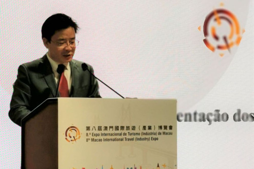 O Secretário-Geral Adjunto, Dr. Ding Tian a proferir discurso