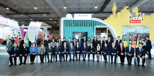 Group photo of guests at the Portuguese-speaking Countries’ Pavilion