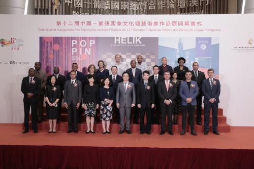 Group photo of invited guests and the Macao artist