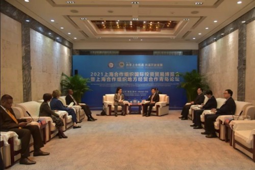 Encontro entre a delegação do Secretariado Permanente do Fórum de Macau e o Membro do Comité Municipal de Qingdao, Secretário do Comité Municipal de Jiaozhou, Secretário do Comité de Trabalho e Director do Conselho de Administração da Zona de Demonstração de Shanghe, Dr. Liu Jianjun