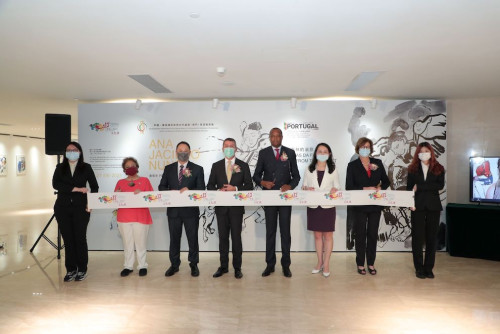 Officiating guests during the inauguration ceremony of the exhibition, which is part of the 13th Cultural Week of China and Portuguese-speaking Countries