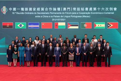 Group photo with representatives in attendance at the 16th Ordinary Meeting of the Permanent Secretariat of Forum Macao