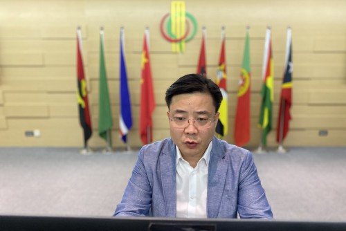 Secretário-Geral Adjunto, Dr. Ding Tian, profere um discurso