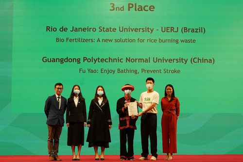 Third place: the teams respectively from the Guangdong Polytechnic Normal University and the Rio de Janeiro State University