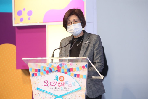Coordenadora do Gabinete de Apoio, Dra. Mok Iun Lei, a proferir o seu discurso