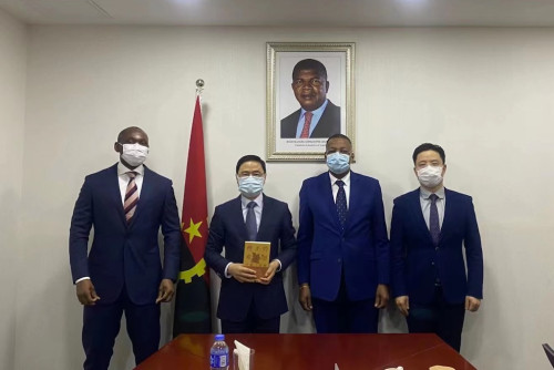 A delegação do Secretariado Permanente do Fórum de Macau visitou o Cônsul-Geral de Angola em Macau