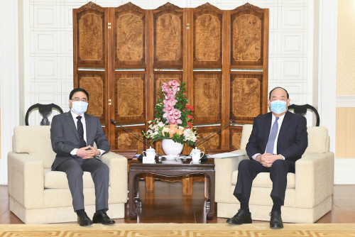 Encontro entre o Secretário-Geral do Secretariado Permanente do Fórum de Macau, Ji Xianzheng e o Chefe do Executivo, Ho Iat Seng (Fonte: Gabinete de Comunicação Social)