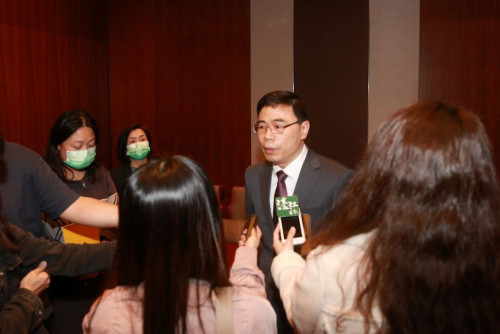 Intercâmbio entre o Secretário-Geral, Dr. Ji Xianzheng, e os representantes dos órgãos de comunicação social